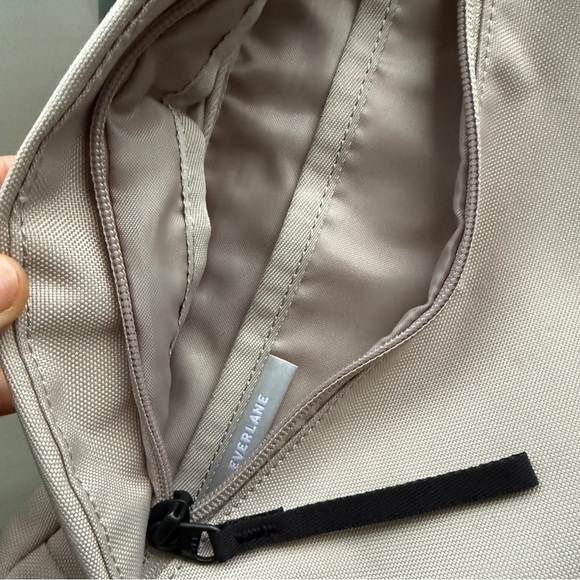 EVERLANE NWT beige Belt Bag with Black Strap - Picture 4 of 4